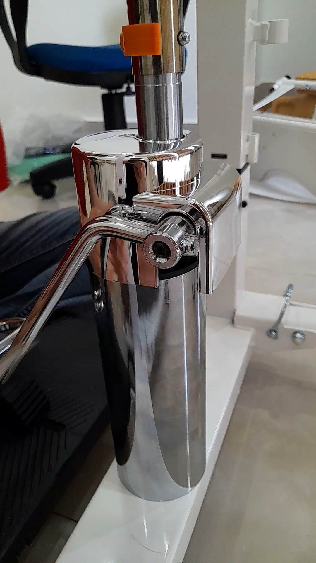 Xe nâng di chuyển bằng pittong Huệ Lợi 4 Xe nâng di chuyển bằng pittong Huệ Lợi