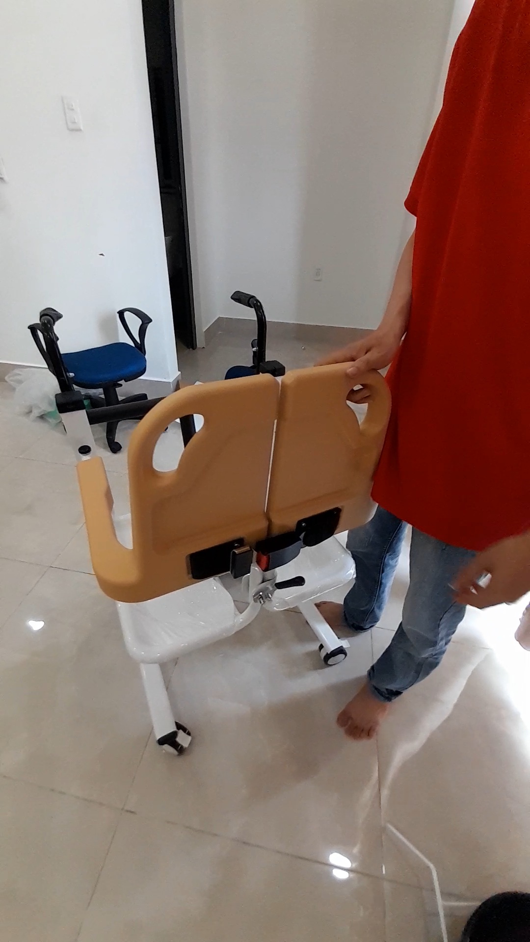 Xe nâng di chuyển bằng pittong Huệ Lợi 5 Xe nâng di chuyển bằng pittong Huệ Lợi