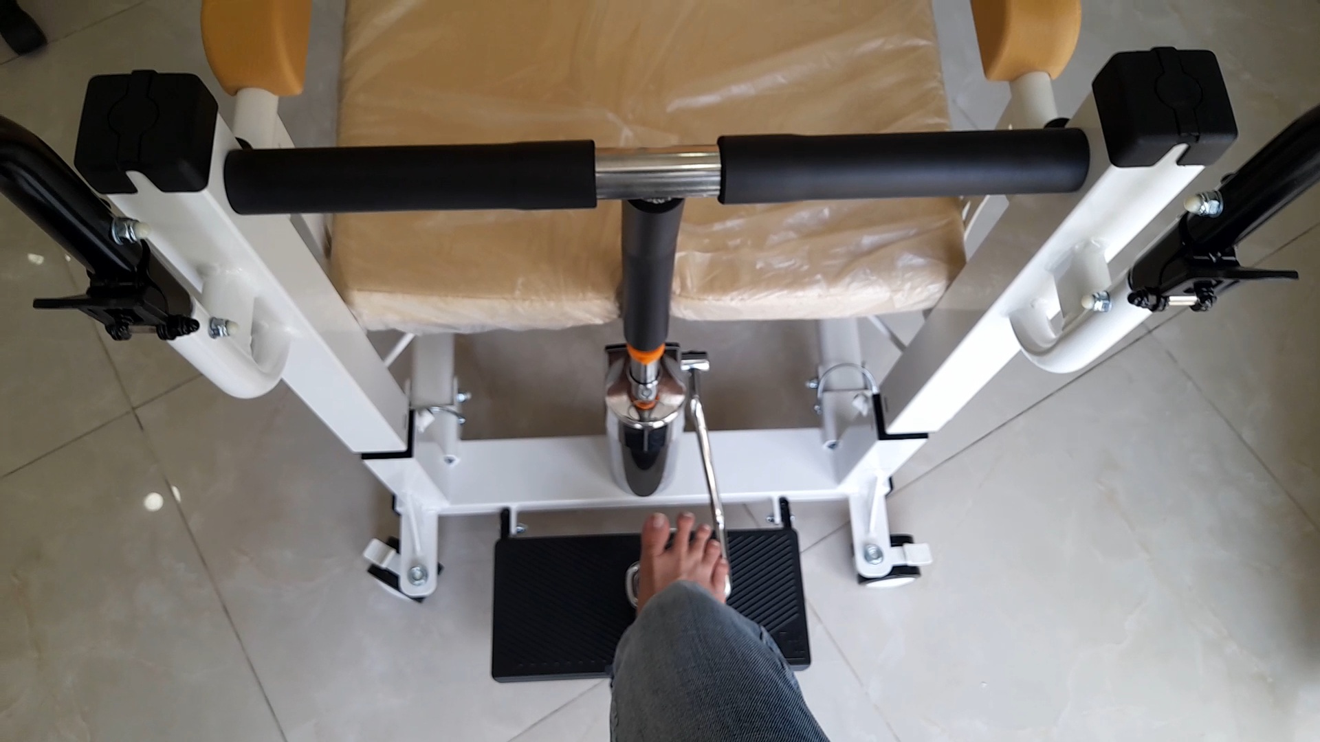 Xe nâng di chuyển bằng pittong Huệ Lợi 6 Xe nâng di chuyển bằng pittong Huệ Lợi